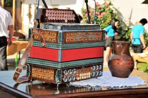 37437Harmonika poliček